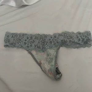 Victoria Secret Thong - Used